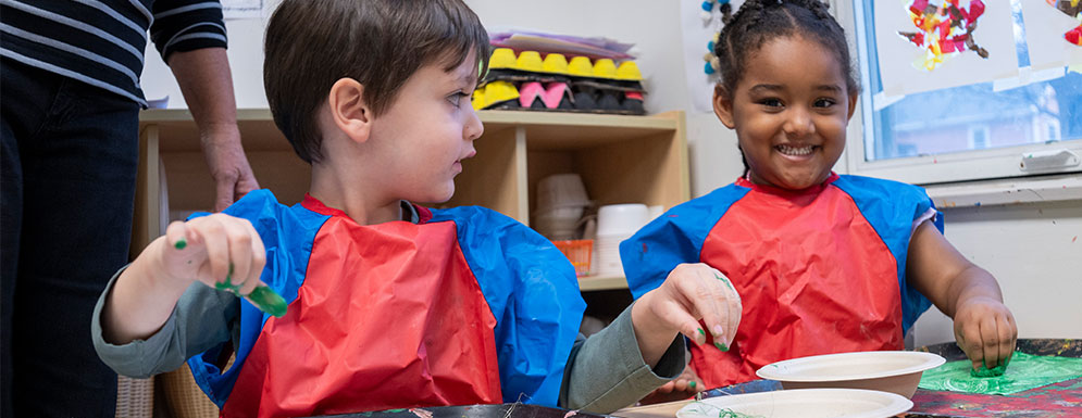 children painting